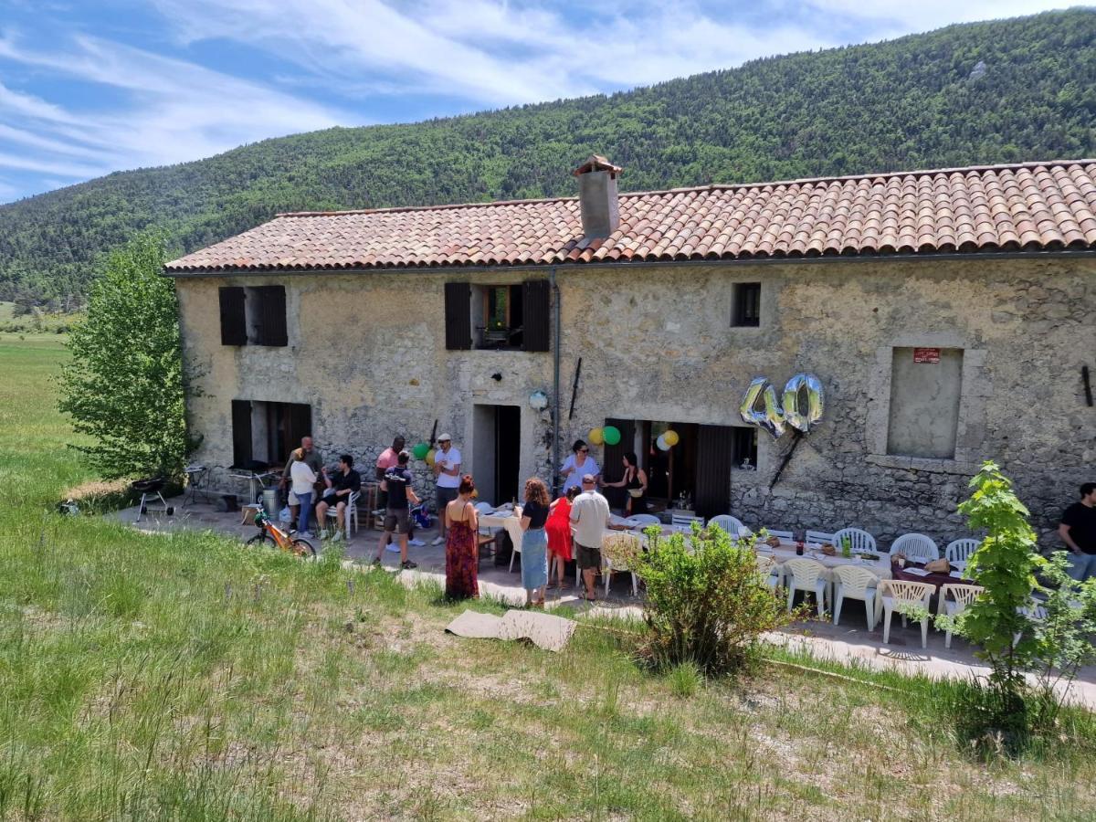 La Grande Maison Dans La Prairie Caille Exterior foto